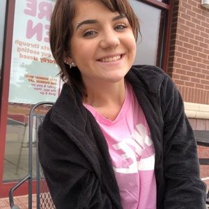 Meet your Posher, Brooke